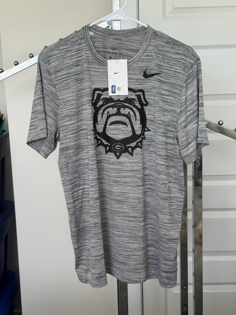 Nike Men’s Heather Gray Short Sleeve Tee with Bulldog Graphic